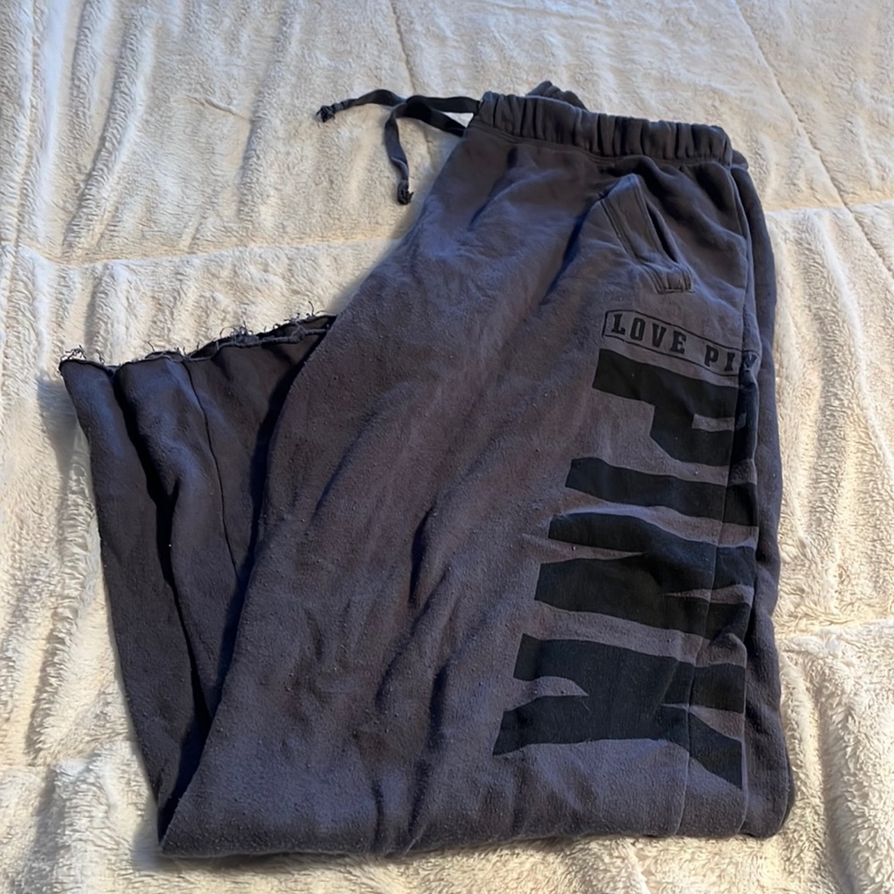 PINK Victoria’s Secret relaxed fit sweat pants - size medium - run large